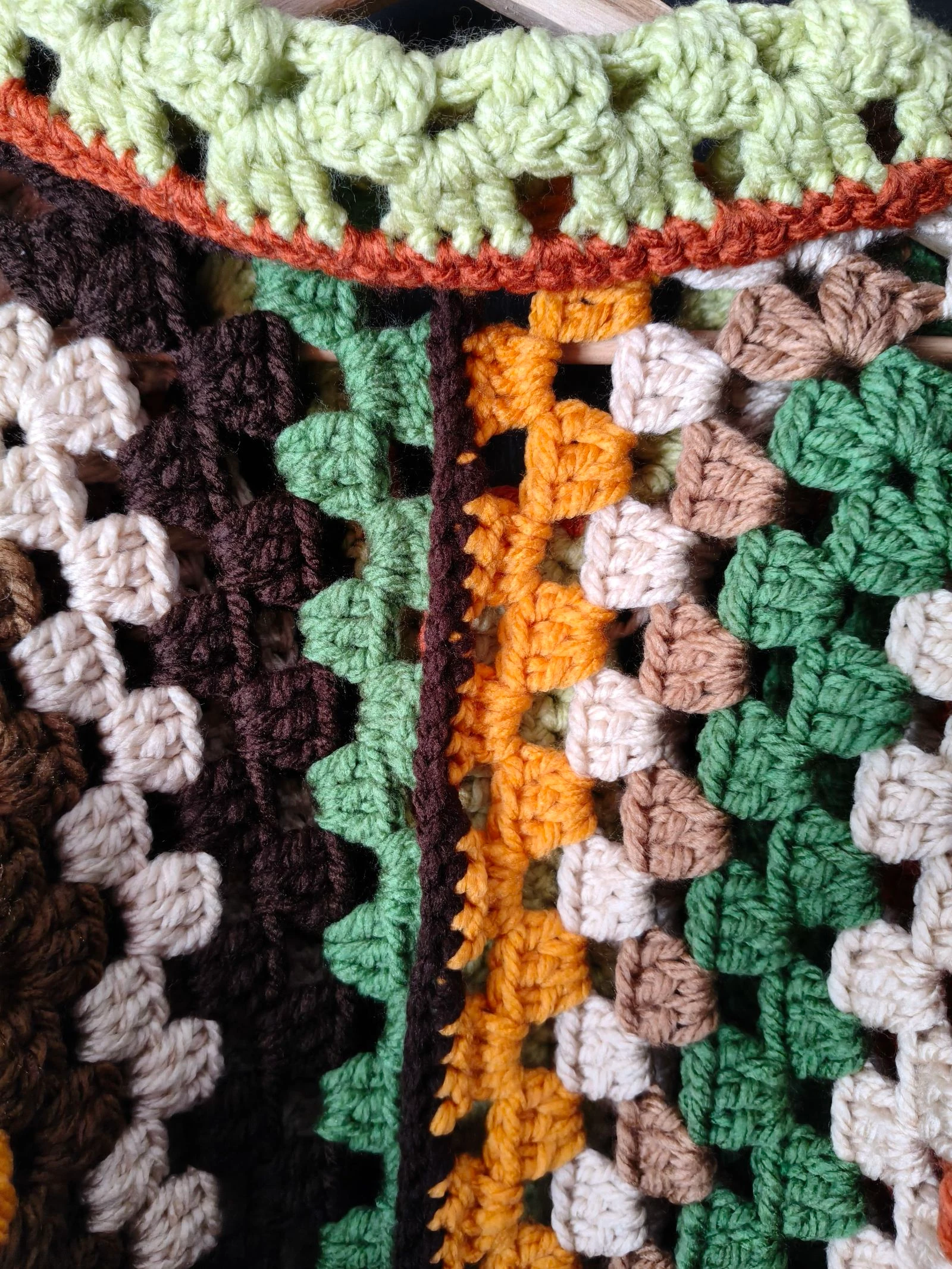 Handgemaakte cardigan Hexágono & Grannys - Aardetinten en Limon (Unieke editie) – photo 4